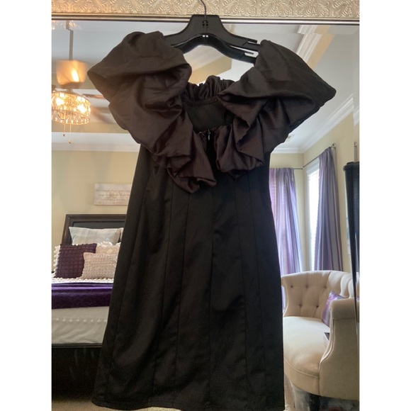 Off the shoulder puff + ruffle sleeve LBD - Picture 5 of 14